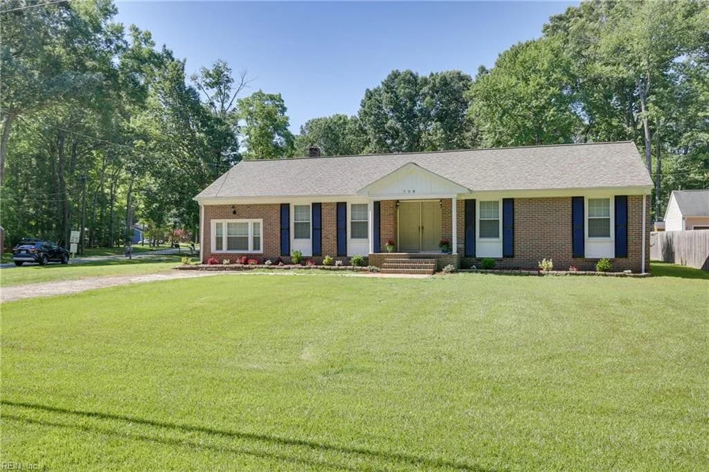 708 Seaford RD, SEAFORD VA 23696 - Main photo