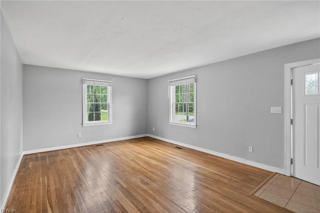 114 Battle RD, YORKTOWN VA 23692 - Photo 4