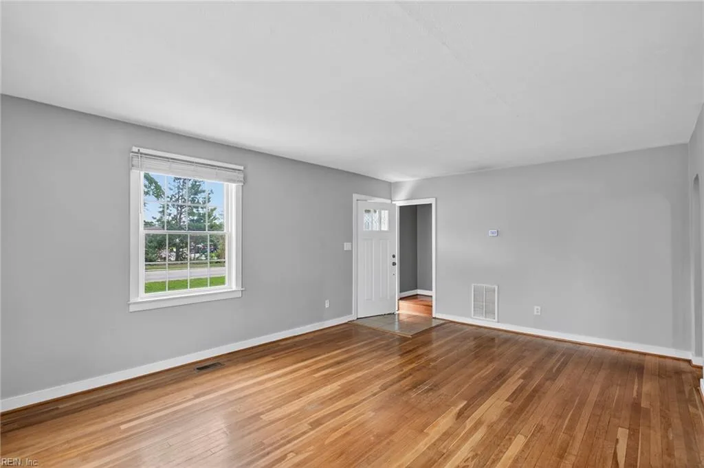 114 Battle RD, YORKTOWN VA 23692 - Photo 5