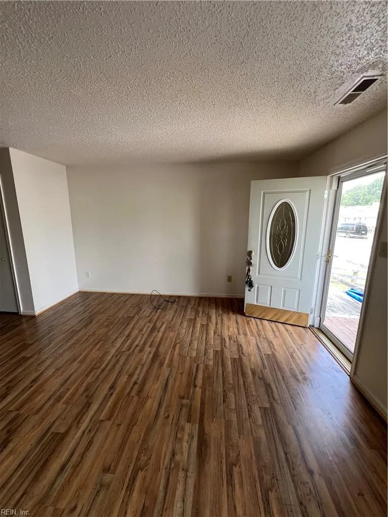 18 Cooper DR, PORTSMOUTH VA 23702 - Photo 5