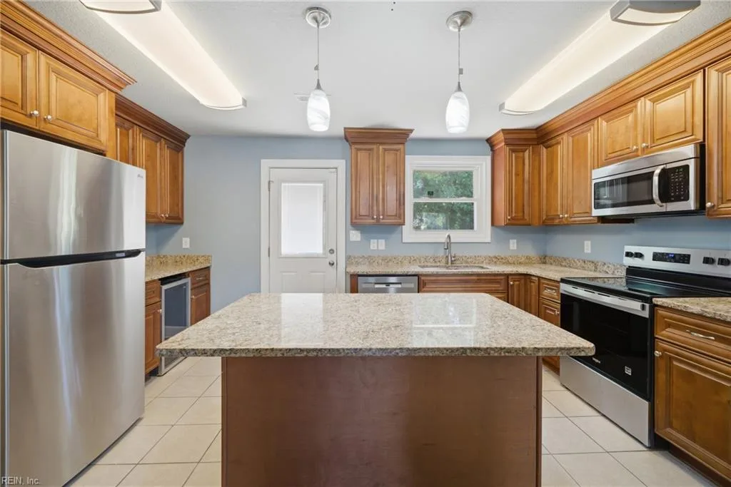 6425 Glenoak DR, NORFOLK VA 23513 - Photo 5