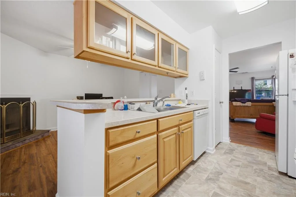 8 N Gawain WAY, HAMPTON VA 23669 - Photo 5