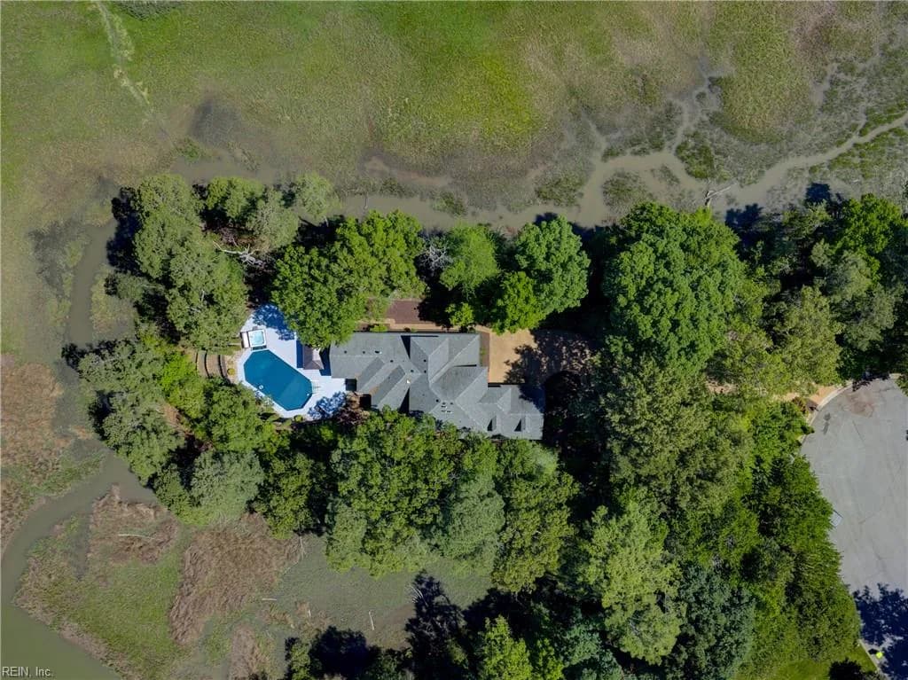 208 Mariners CIR, SMITHFIELD VA 23430 - Photo 2