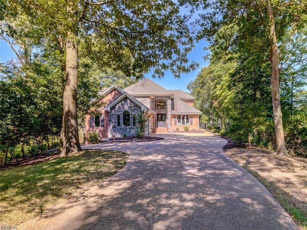 208 Mariners CIR, SMITHFIELD VA 23430 - Photo 3