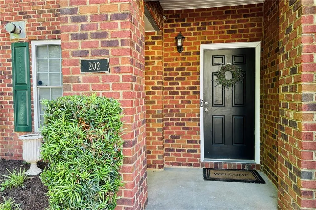 202 Lakeview CV, SMITHFIELD VA 23430