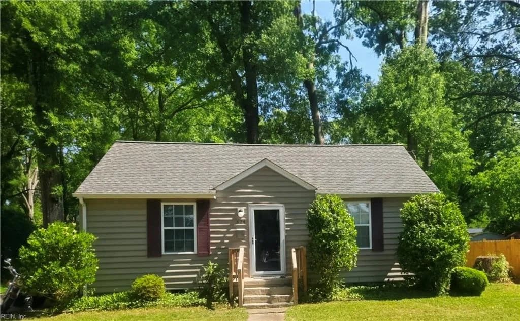 624 Sterling ST, NEWPORTNEWS VA 23605 - Main photo