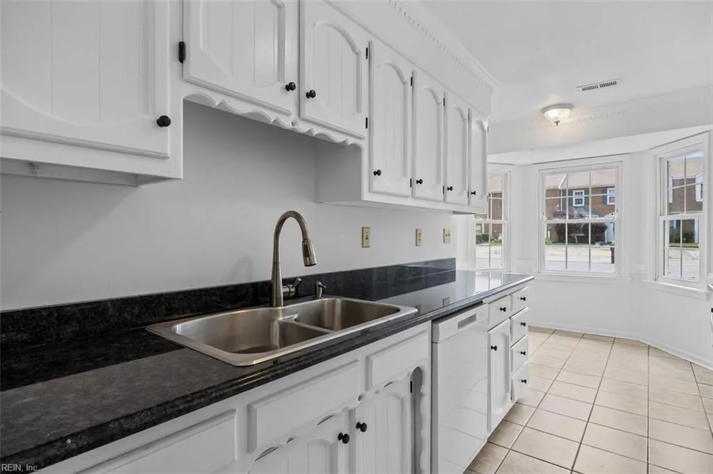 618 Mill Landing RD, CHESAPEAKE VA 23322 - Photo 4