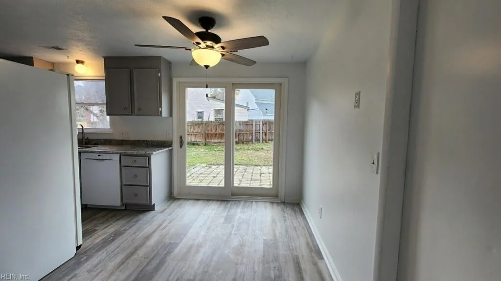 259 Windsor Castle DR, NEWPORTNEWS VA 23608 - Photo 4
