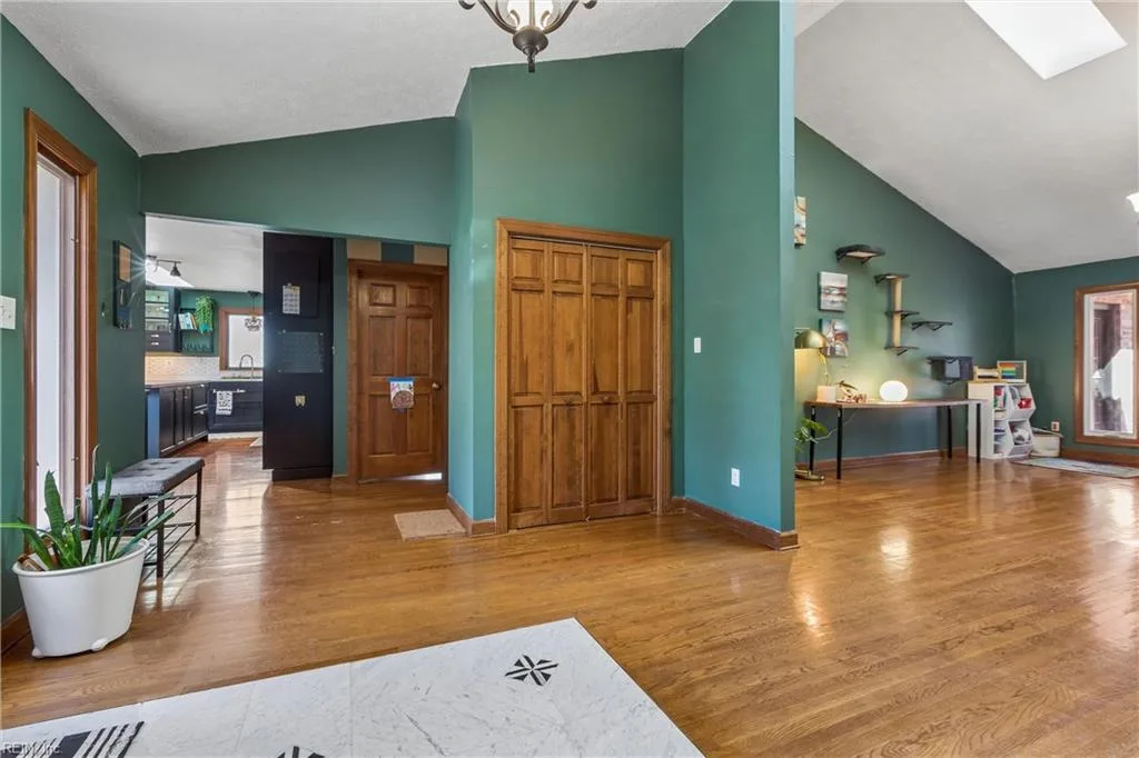 221 Woodburn DR, HAMPTON VA 23664 - Photo 5