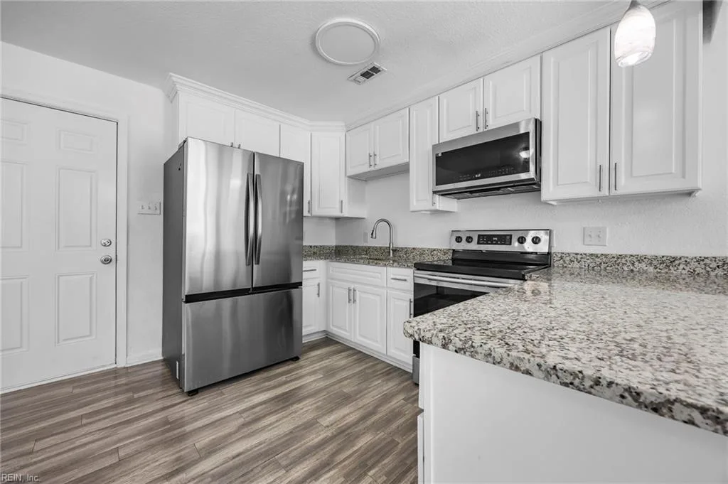 107 Beazley DR, PORTSMOUTH VA 23701 - Photo 5