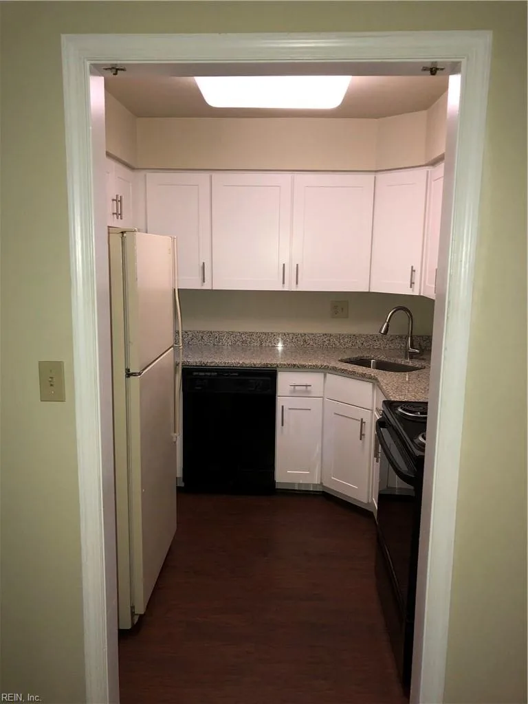 1300 Stockley GDNS #206, NORFOLK VA 23517 - Photo 3