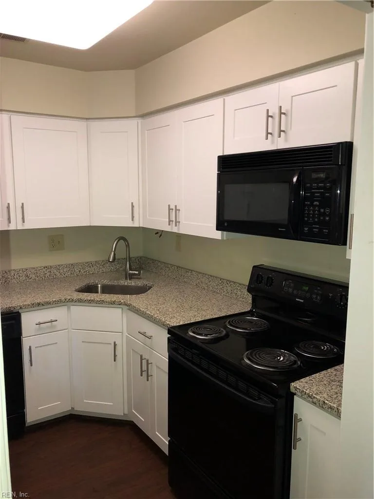 1300 Stockley GDNS #206, NORFOLK VA 23517 - Photo 4