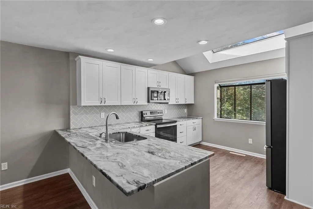 3912 Whooping Crane CIR, VIRGINIABEACH VA 23455 - Photo 4