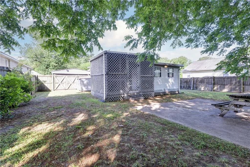 806 Pocahontas PL, HAMPTON VA 23661 - Photo 3