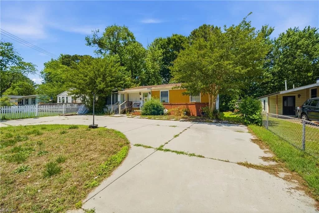 1009 79th ST, NEWPORTNEWS VA 23605 - Photo 4