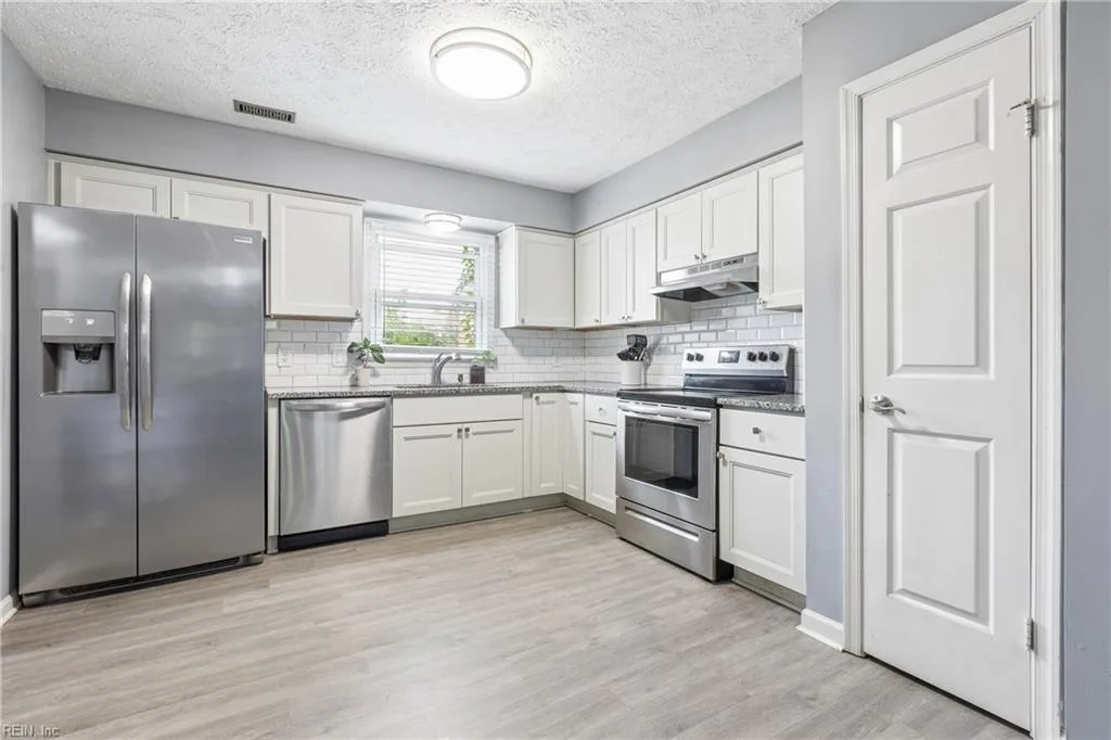 29 Glascow WAY, HAMPTON VA 23669 - Photo 3