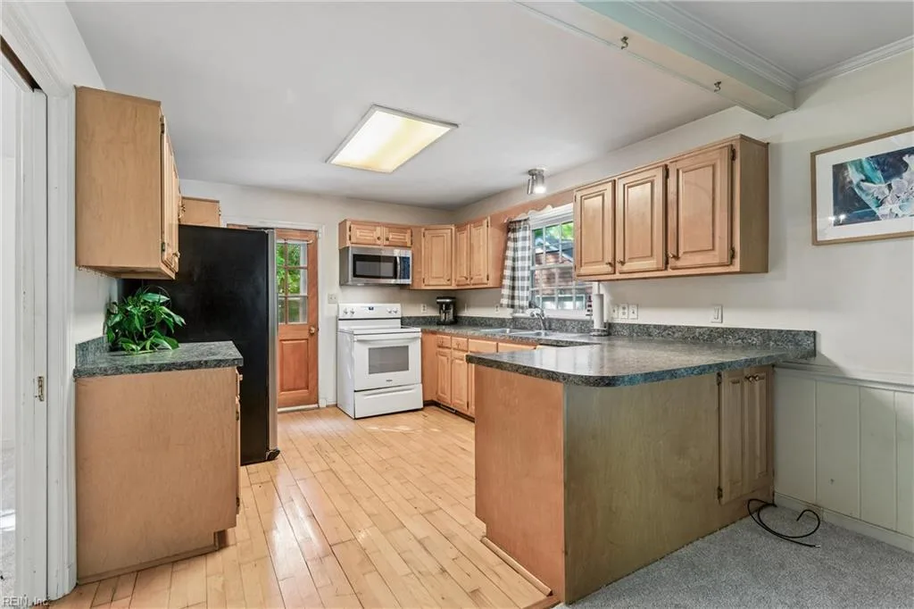 118 Spring RD, WILLIAMSBURG VA 23185 - Photo 4