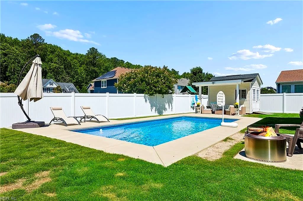 556 Wood Nymph LN, Chesapeake — 6 bed Residential, 3,517 sqft