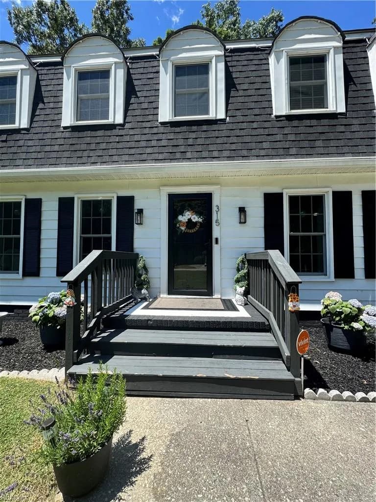 315 Sharon DR, SEAFORD VA 23696 - Photo 2