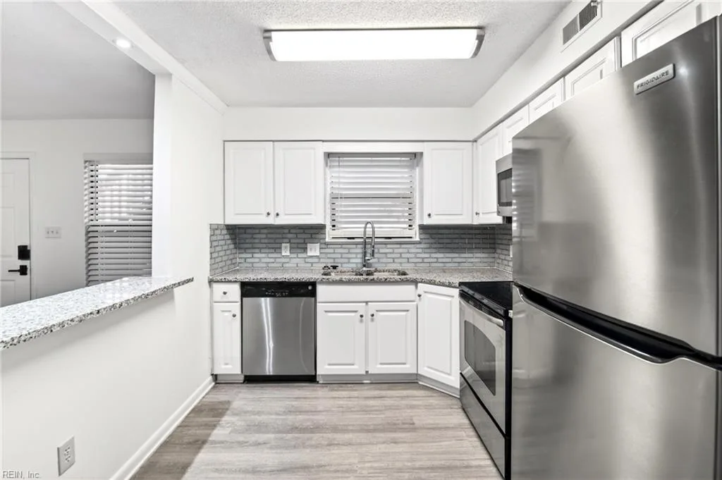 149 Windsor Castle DR #E, NEWPORTNEWS VA 23608 - Photo 4