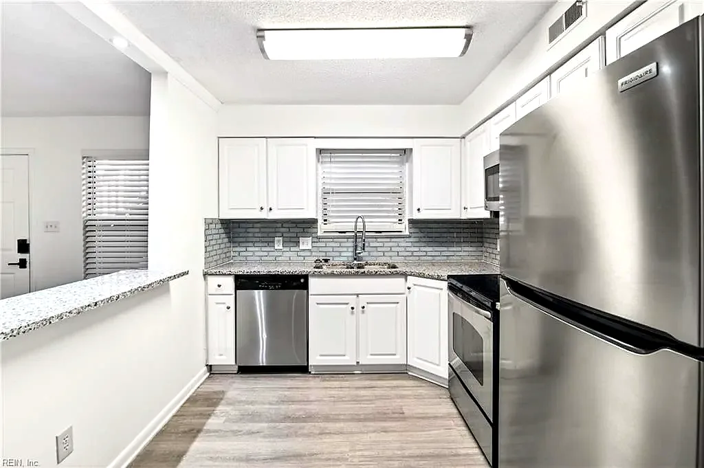 149 Windsor Castle DR #E, NEWPORTNEWS VA 23608 - Photo 5