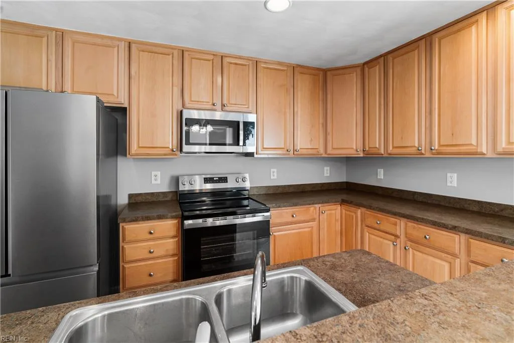 5525 Taylors Walke LN, VIRGINIABEACH VA 23462 - Photo 4