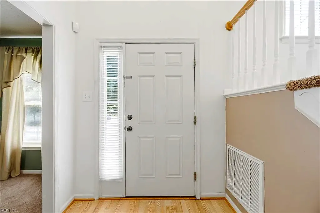 202 Vixen CT, YORKTOWN VA 23693 - Photo 5