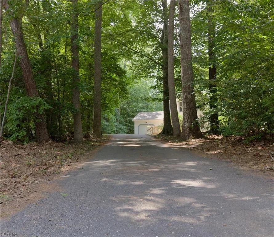 8153 Meandering LN, NORTH VA 23128