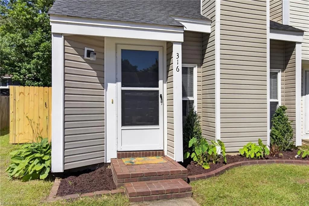 316 Falling LN, VIRGINIABEACH VA 23454 - Photo 3