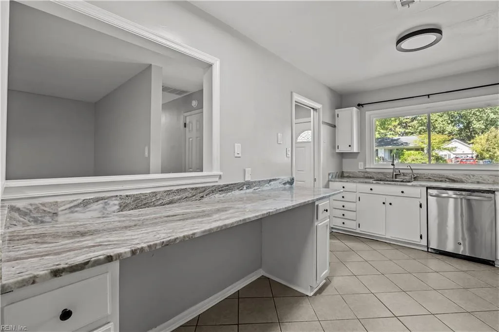 210 E Chickasaw RD, VIRGINIABEACH VA 23462 - Photo 4