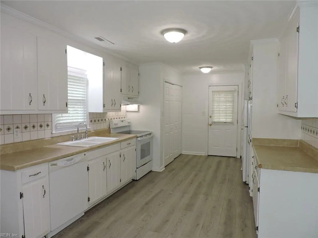 6972 LINDA CIR, HAYES VA 23072 - Photo 5