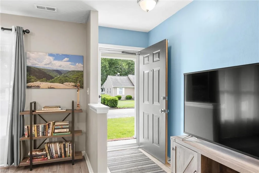 812 Gloss ST, CHESAPEAKE VA 23322 - Photo 3