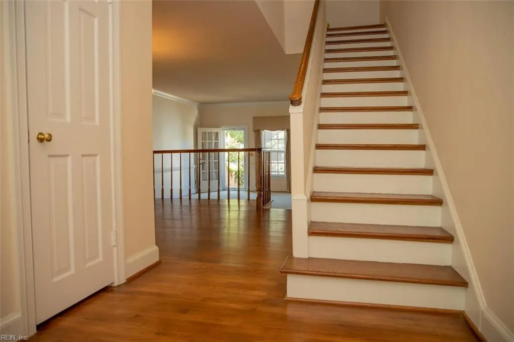 817 Botetourt GDNS, NORFOLK VA 23507 - Main photo