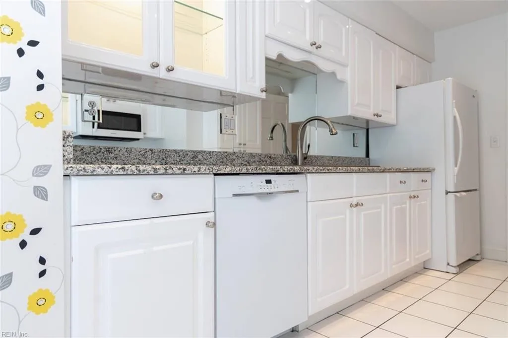 817 Botetourt GDNS, NORFOLK VA 23507 - Photo 5