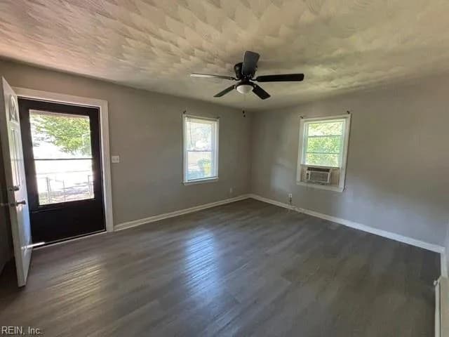 6425 Horton CIR, NORFOLK VA 23513 - Photo 5