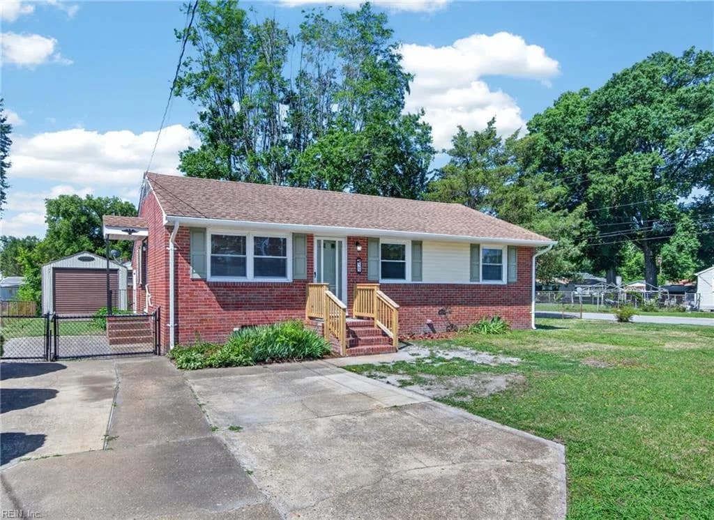 25 Berkley DR, HAMPTON VA 23663 - Main photo