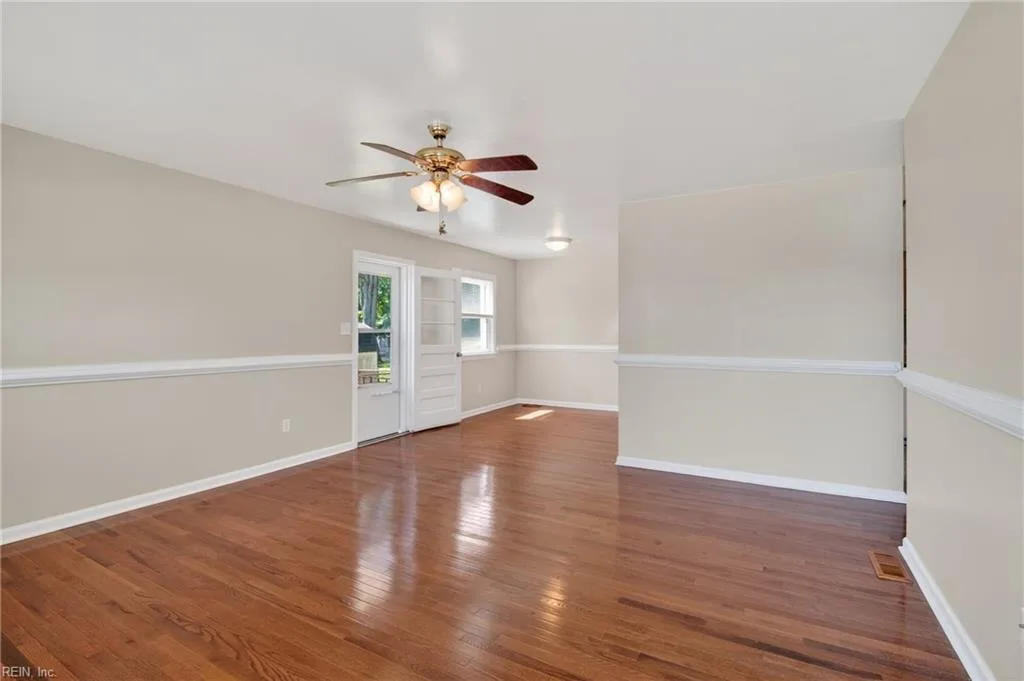 25 Berkley DR, HAMPTON VA 23663 - Photo 4