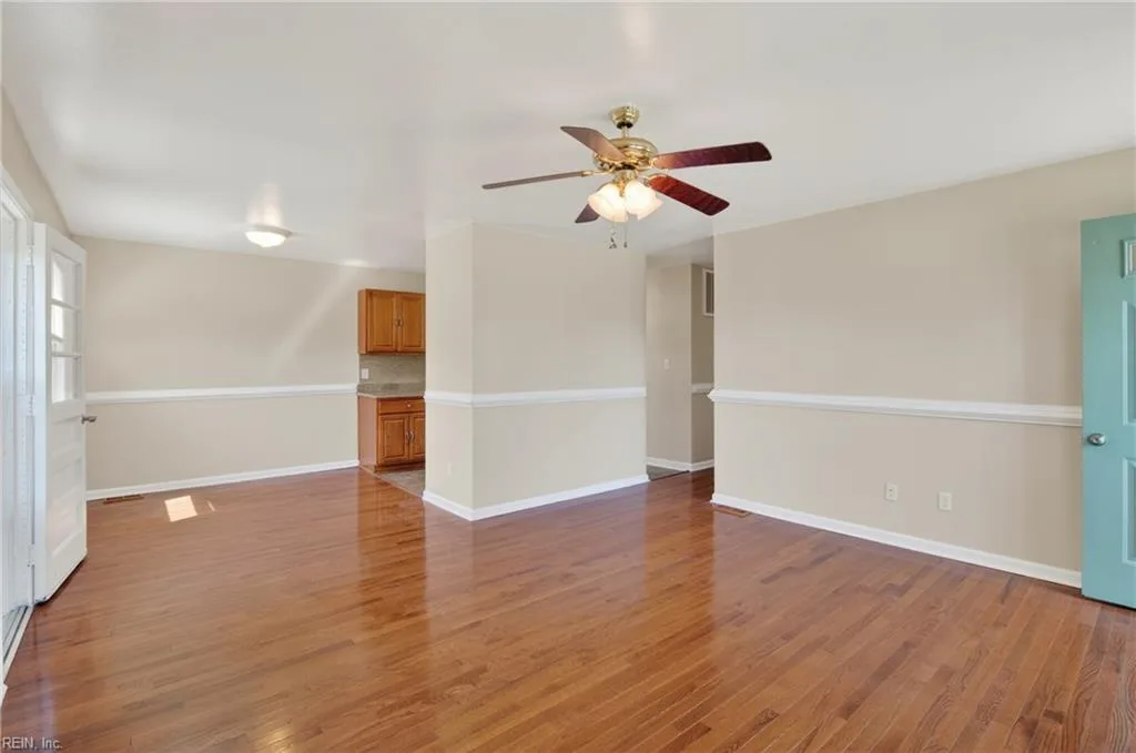 25 Berkley DR, HAMPTON VA 23663 - Photo 5