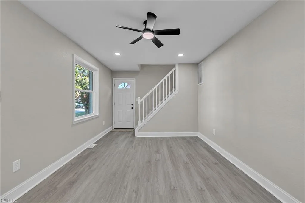 137 Clyde ST, HAMPTON VA 23669 - Photo 4