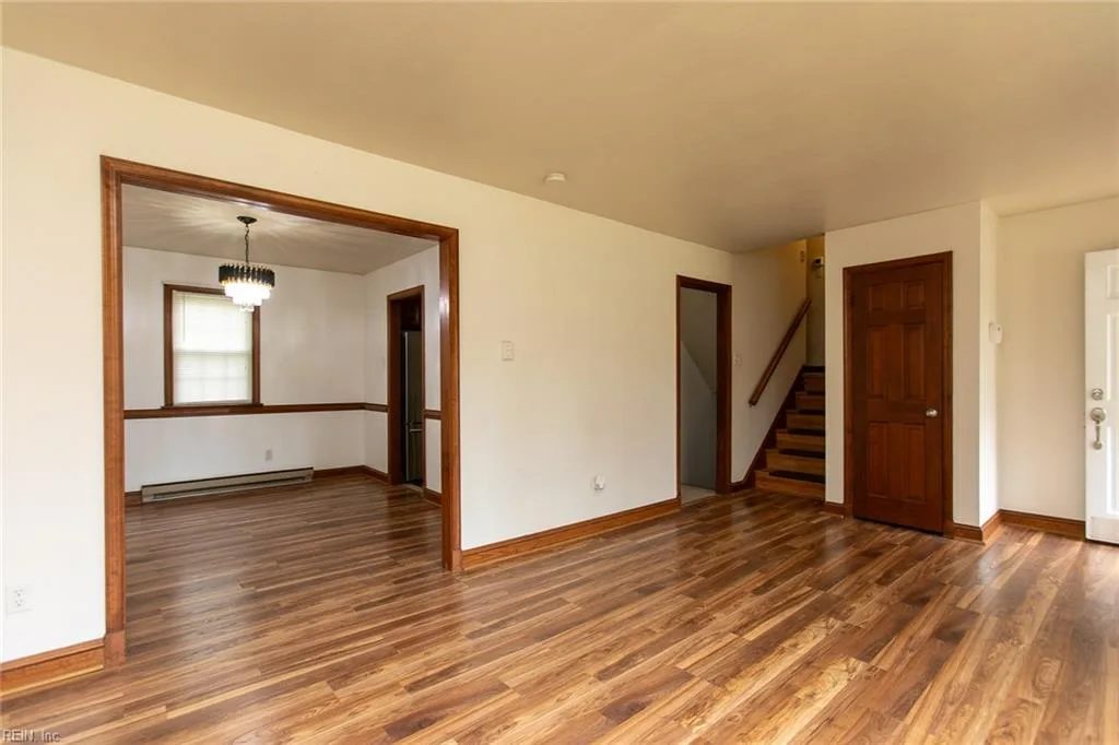 404 Bunker CIR, SANDSTON VA 23150 - Photo 4