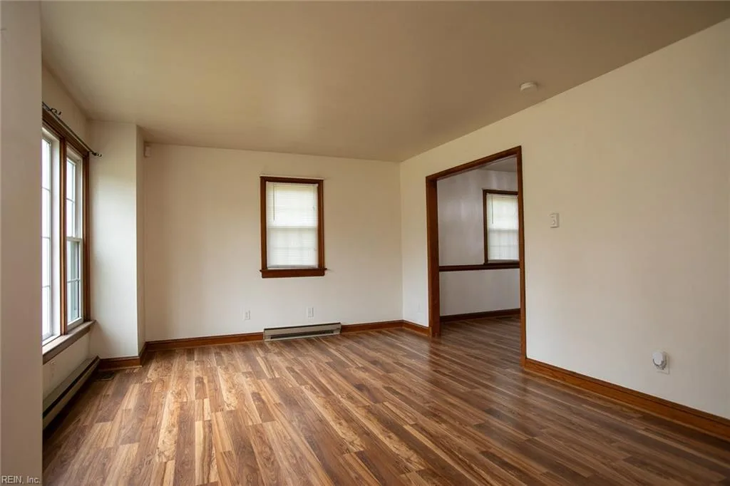 404 Bunker CIR, SANDSTON VA 23150 - Photo 5