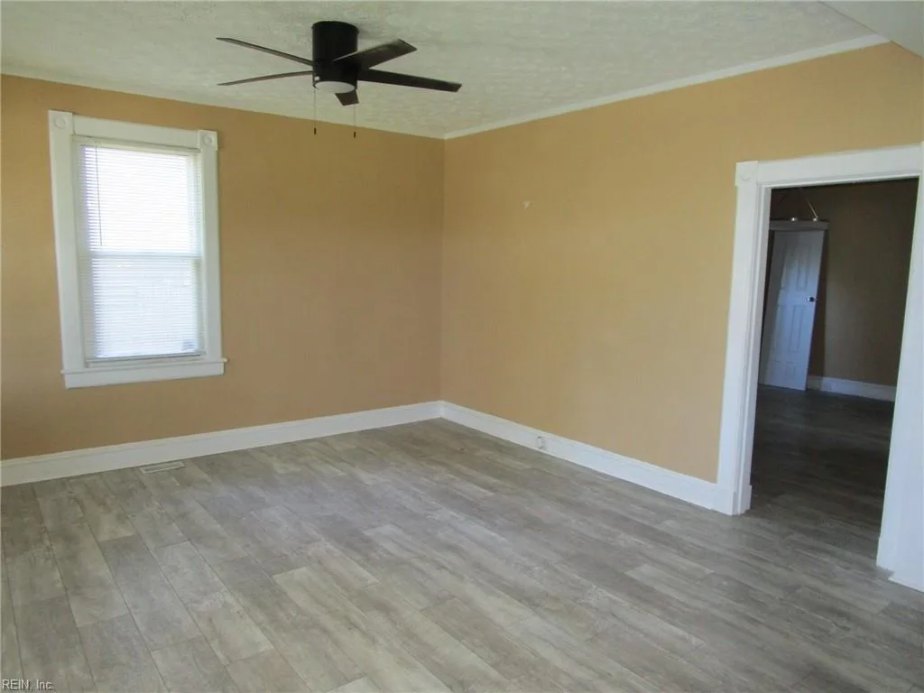 406 Lee ST, HAMPTON VA 23669 - Photo 4