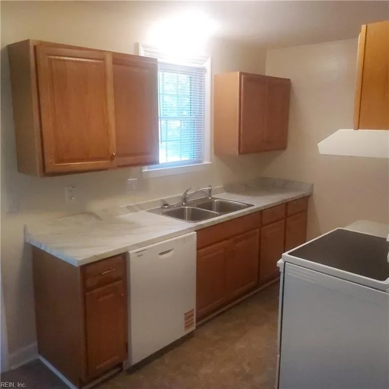 34 Westover ST, HAMPTON VA 23669 - Photo 4