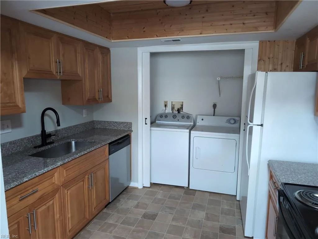 526 Glenn Regis WAY, VIRGINIABEACH VA 23452 - Photo 3