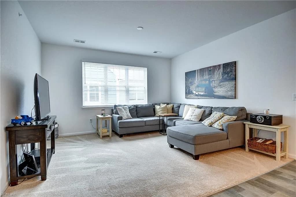 1733 Dromolin DR #304, VIRGINIABEACH VA 23456 - Photo 4