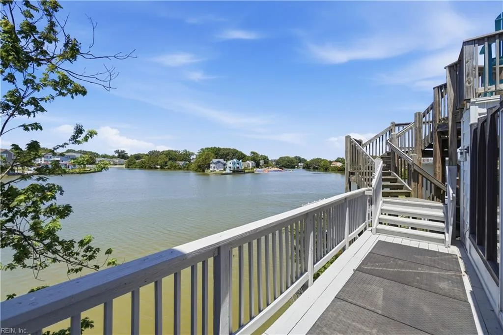 209 Lake DR, VIRGINIABEACH VA 23451