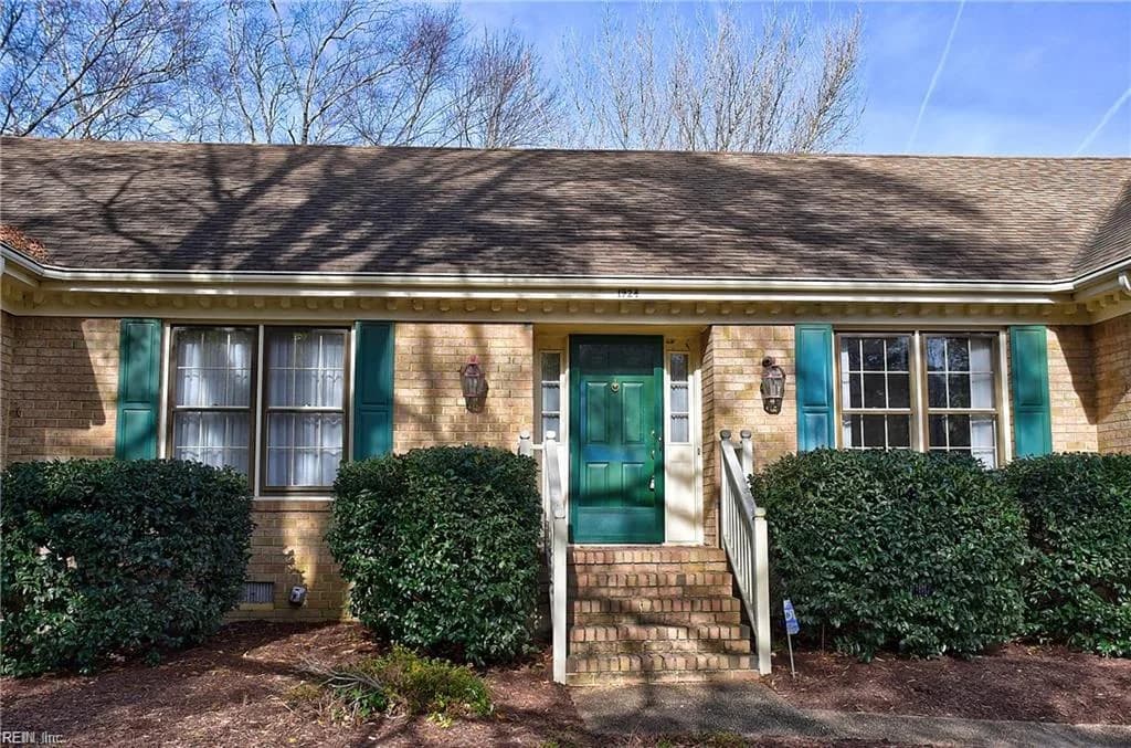1924 Grayfalcon DR, NORFOLK VA 23518 - Photo 5
