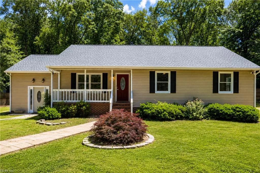 8253 Manor DR, GLOUCESTER VA 23061 - Photo 2