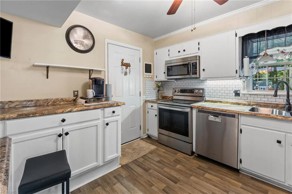 318 Williamsburg CT, NEWPORTNEWS VA 23606 - Photo 5