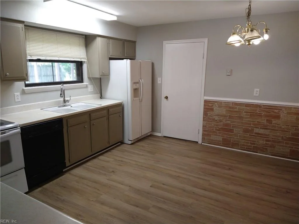 820 Timberlake DR, VIRGINIABEACH VA 23464 - Photo 3